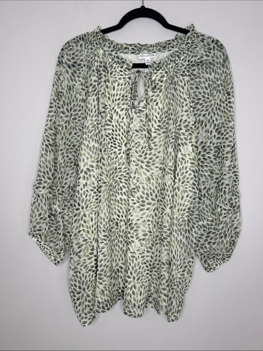 Kate and Lily Leaf-Print Tie-Neck Sheer Sleeve Holiday Business Blouse 3X